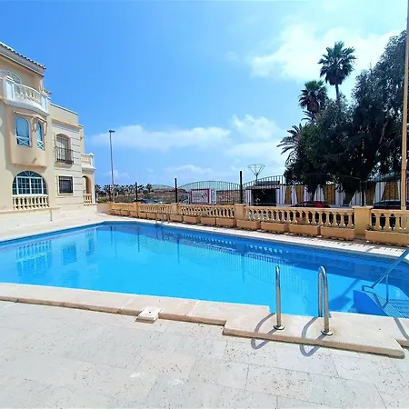 Amazing Penthouse On The Beach, Sea Views, Wifi, Airconditioning And Parking *